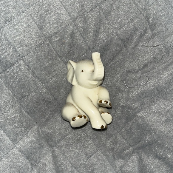 BUNDLE SALE - ELEPHANT FIGURINES - Picture 5 of 5